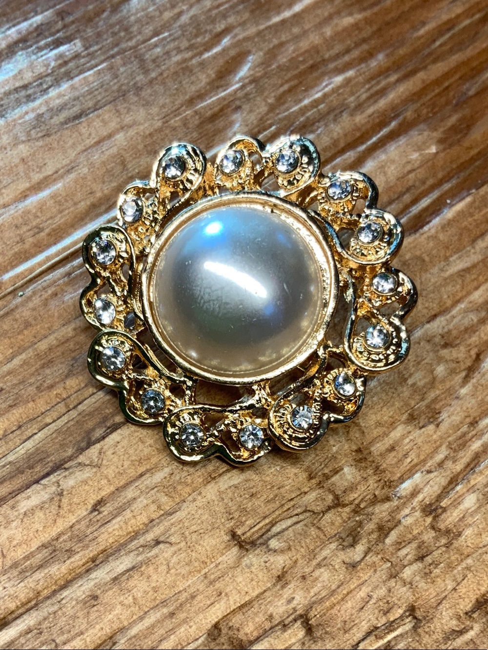 Pearl-Center and Clear Crystals Gold Tone Dome Styler Brooch